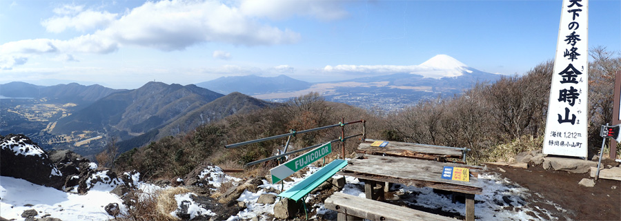金時山、距離：28km<br />金時山の山頂から眺める富士山