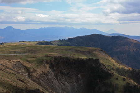 王ヶ頭、距離：110km<br />八ヶ岳連峰の右に浮かぶ富士山