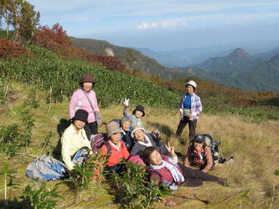 燕新道の草原にて 