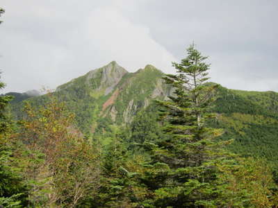 西岳より権現岳を望む