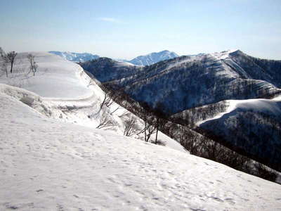 東谷山頂上より日白山方面