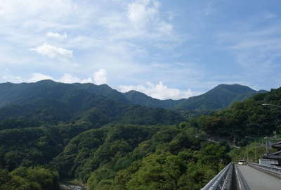 倉岳山から鳥屋山の稜線 