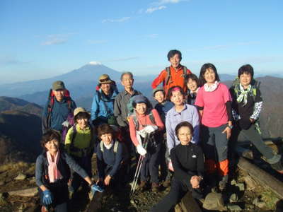塔ノ岳山頂にて