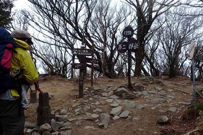 万二郎岳の山頂