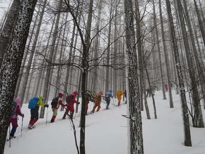 雪の降る中、村上山へ 