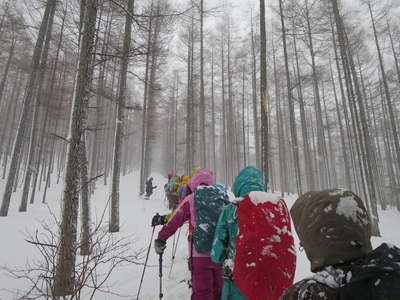 雪の降る中、村上山へ 