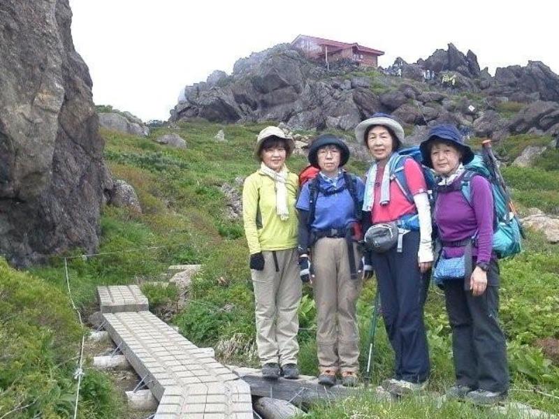 早池峰山を背景に