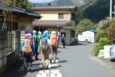 奥多摩街道を寸庭橋へ