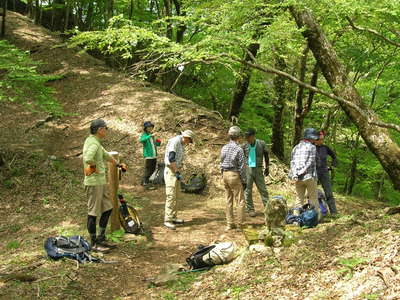 鍋割峠で一息