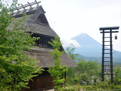 下山口の西湖いやしの里根場 