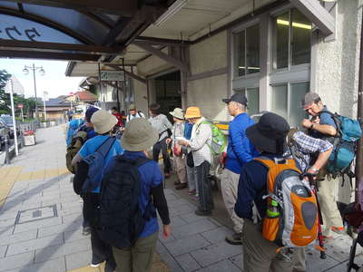 大磯駅に全員集合