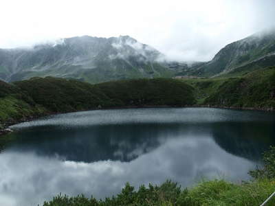 ミクリガ池から雄山