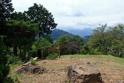 雨雲の下は鷹ノ巣山