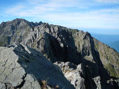 北穂南峰から北峰と滝谷ドーム 