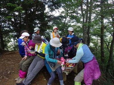 山頂でのお昼