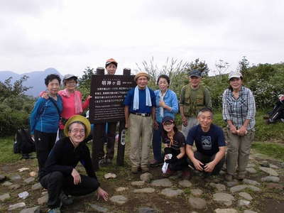 明神ヶ岳山頂にて 