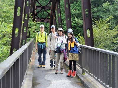 ユーシンロッジ裏、大石岩に向かう鉄橋 