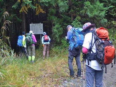 地図に無いバリエーションルート、まずは登山口探し 