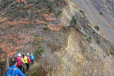 小さく下ると三の沢の崩壊地か