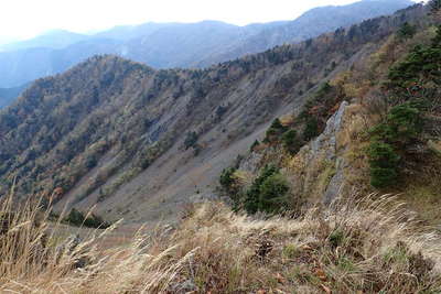 大沢崩れの中に登山道