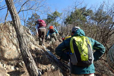 岩っぽい急坂