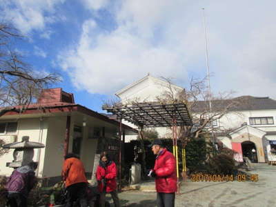 金時登山口で出発準備