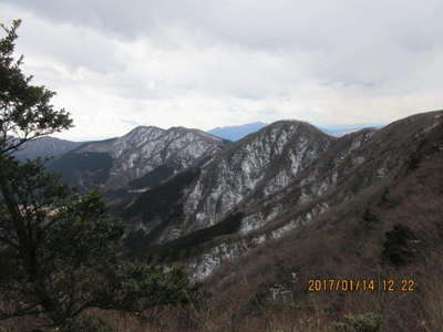 やや雪山