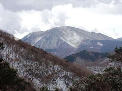 明神ヶ岳北尾根から神山を望む 