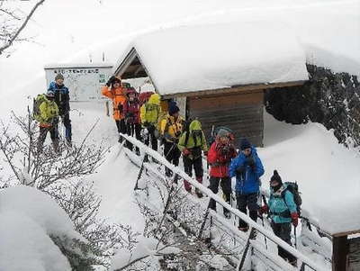 渋の湯登山口の橋を渡って