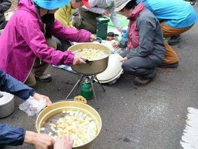 大なべにトン汁作成中 