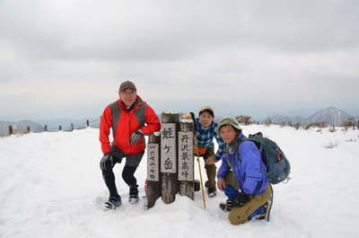 凍るような寒さの蛭が岳山頂