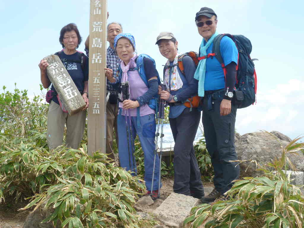 山頂に着く 