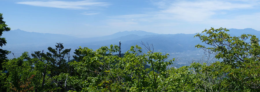 釈迦ヶ岳から振り返る八ヶ岳と金峰山