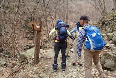 林道の終点に登山口