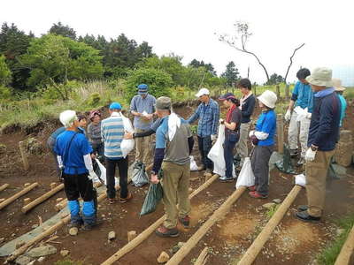 三ノ塔で作業要領の説明を受け 