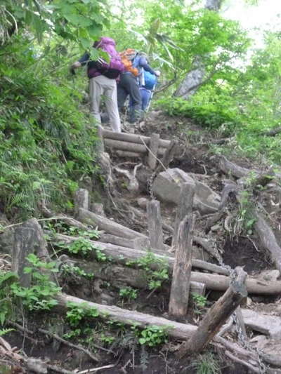 崩れた登山道