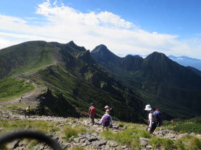 硫黄岳をあとに横岳へ 