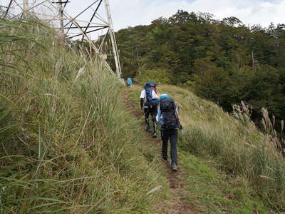 鉄塔の横を抜けて 