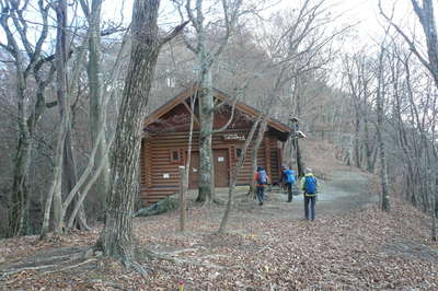 キレイな避難小屋 