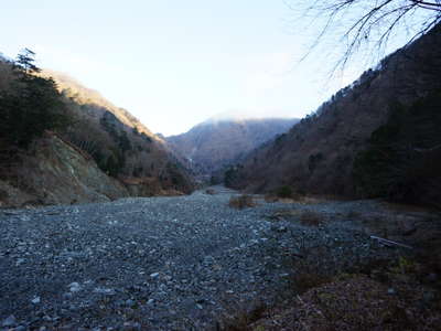 正面に蛭ヶ岳が見える 