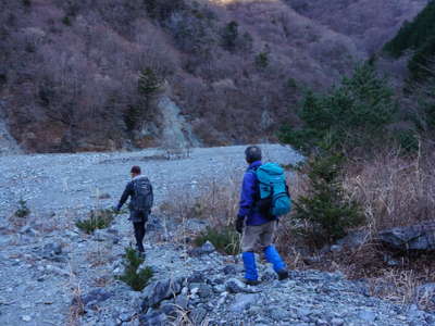 神ノ川の河原へ 