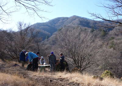 大山東面を前に昼休み