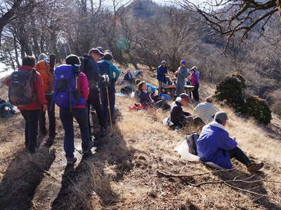 鐘ケ岳のグループと遭遇