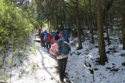 雪を踏みしめながら 