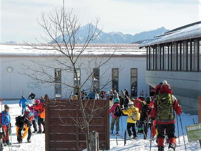 甲斐駒を望む山頂駅に到着 