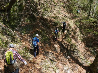 1280m付近で斜面をトラバース 