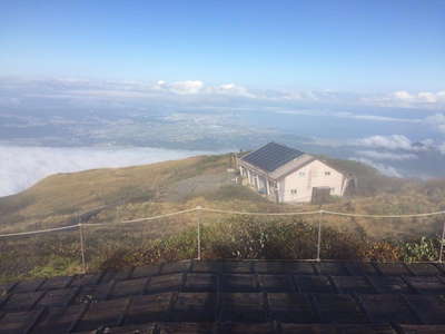 弥山山頂の避難小屋 