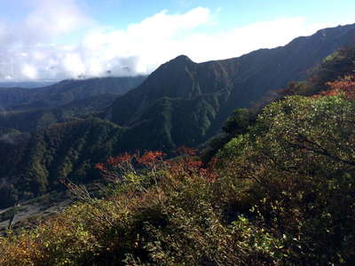 紅葉が始まる 