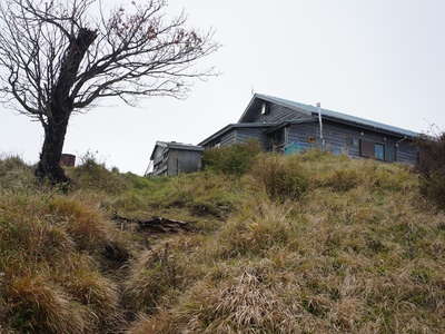 蛭ヶ岳山荘の東側に出た 