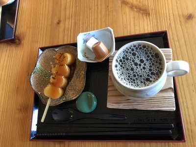 お団子とコーヒーでホッと一息 